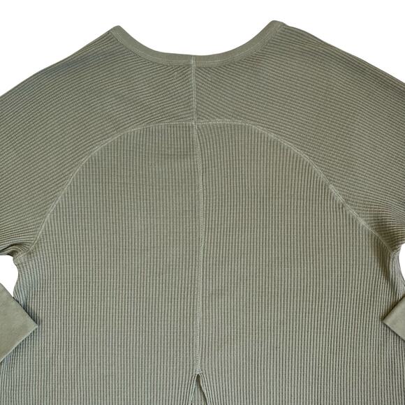 Free People Sz S Olive Green Waffle Knit Thermal Top Oversized Split Back Cozy - Picture 10 of 16